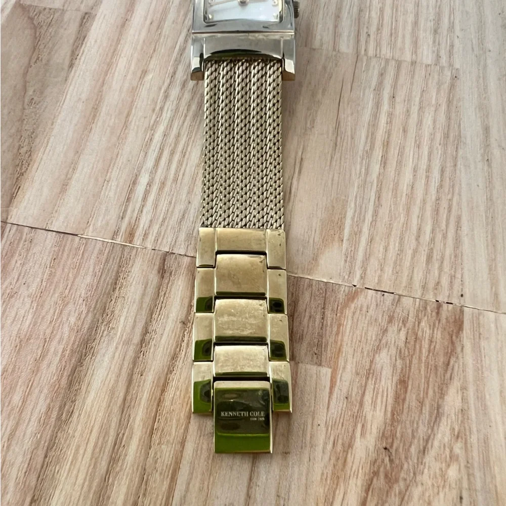 Kenneth Cole New York ladies rectangular gold tone dress watch NEW BATTERY